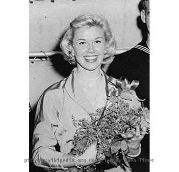 
Doris Day an Bord der USS Juneau