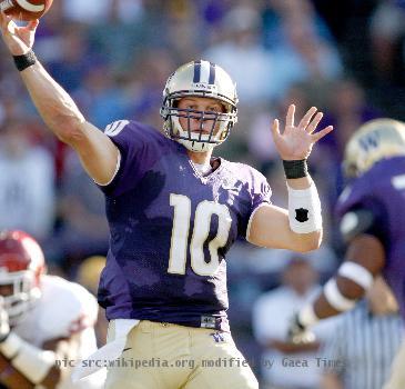 Photo of Washington Huskies quarterback Jake Locker during a game against the Oklahoma Sooners on Sept. 13, 2008 at Husky Stadium in Seattle, Wash.