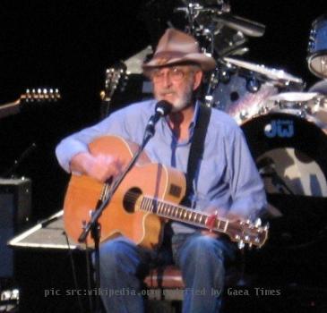 I went to see Don Williams when he was in concert in Winnipeg, Manitoba on November 5th, 2006 and took this picture.  Her performed at the Burton Cummings Theatre.  I still have the ticket stub if necessary.