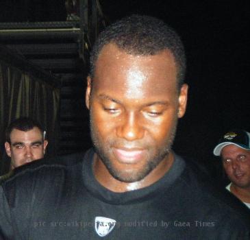 David Garrard, Jacksonville Jaguars quarterback, signs autographs and speaks with fans after practice at Jacksonville Municipal Stadium on July 28, 2008.