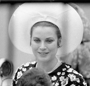 Non-free image to replace commons image "Grace Kelly closeup Expo67.jpg"