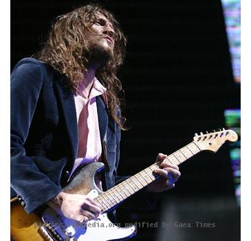 John Frusciante in concert with Red Hot Chili Peppers, August 31, 2006