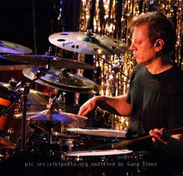 Dave Weckl playing with the Chick Corea Elektric Band at the Blue Note in New York in December 2007