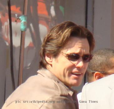 Craziness-Jim Carrey, Jenny McCarthy and family...