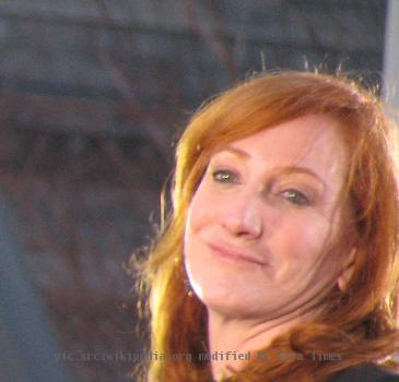 Patti Scialfa cropped from picture of her preforming with her husband (wBruce Springsteen)