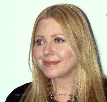 wBebe Buell