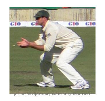 Matthew Hayden fielding at first slip vs South Africa at the WACA