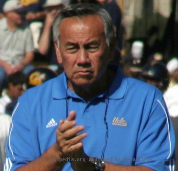 Norm Chow on the sidelines at the 2008 UCLA vs. Cal college football game.