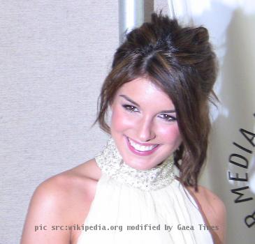 Actress Shenae Grimes