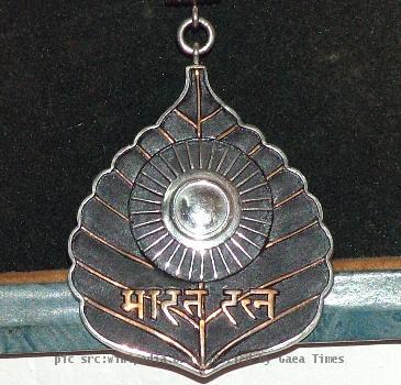 The Bharat Rathna Medal given to {{w