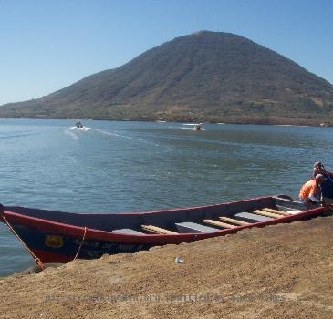 Isla de El Tigre, en el Golfo de Fonseca, perteneciente a Honduras. Vista desde el muelle de Coyolito