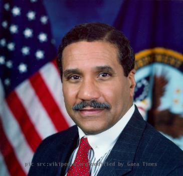 Photo of former Secretary of Veterans Affairs Togo D. West, Jr.