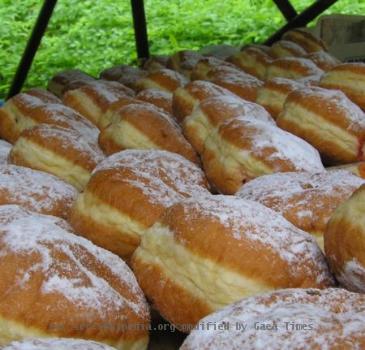 Doughnut chains around the nation are giving away free doughnuts today in celebration of National Doughnut Day  National Doughnut Day is always the first Friday in June and was originally