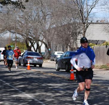 Runners going through Hyde Park during the 2007 AT&T Marathon in Austin