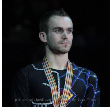 Kevin VAN DER PERREN on the podium at the 2009 European Figure Skating Championships