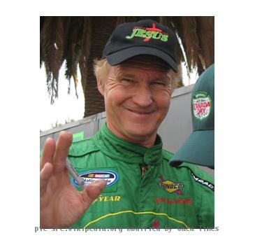 Morgan Shepherd posing with a fan at the 2008 NASCAR Nationwide Series event at Mexico City