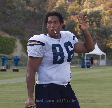 Brandon Manumaleuna at Chargers training camp July 29th, 2008