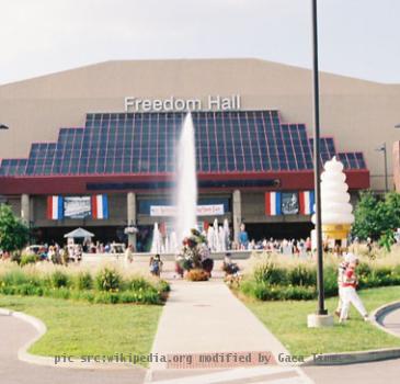 I snapped this photo of Freedom Hall during the Kentucky State Fair.