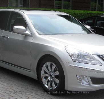 Korean-spec Hyundai Equus photographed in Chantilly, Virginia