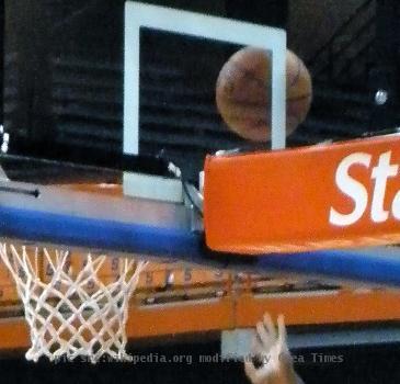 Arinze Onuaku during warmups for a game on 2009-12-22