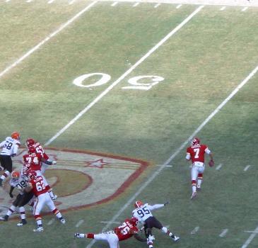 Kansas City Chiefs QB Matt Cassel scrambles away from pressure