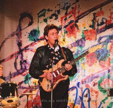 rare photographie de chris rea prise lors d un concert