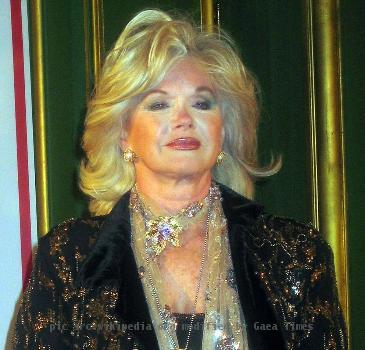 Entertainer Connie Stevens, co-host of the Heroes Red, White and Blue Inaugural Ball on Jan. 20 and a longtime USO supporter, praised the men and women in uniform. She reminded them that "your service does not go unnoticed"