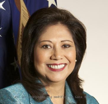 Official portrait of Secretary of Labor Hilda Solis.