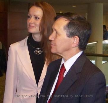 Dennis and Elizabeth Kucinich in Manchester, NH