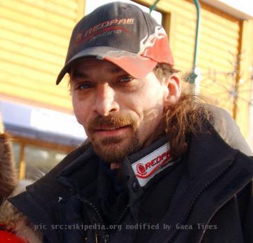 Army Staff Sgt. Harry Alexie of the Alaska Army National Guard stands with friend and mentor Lance Mackey, two-time consecutive Iditarod winner, at the 37th annual Iditarod Trail Sled Dog Race start in downtown Anchorage,