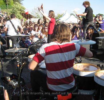 Mayday Parade at Buzz_Bake_Sale#Buzz_Bake_Sale