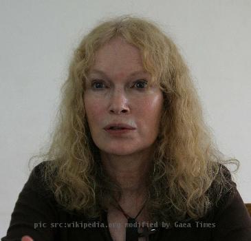 UNICEF Goodwill Ambassador, Ms Mia Farrow at press conference for local media, international correspondents and guests. Bangui, 22 May 2008.