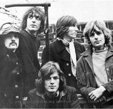 Pink Floyd with all members. Nick Mason, Syd Barrett, Dave Gilmour, Roger Waters, and Richard Wright