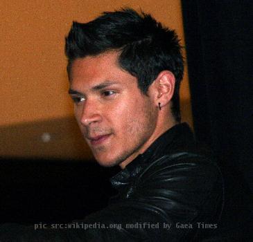 Paparazzo Presents a photo of Alex Meraz ("Paul"), one of the Quileute tribe werewolves from the Twilight Saga New Moon. This photo was taken at a promotional appearance at the Galleria mall in Houston, Texas on November