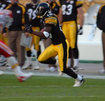 Santonio Holmes running after a reception - October 15, 2006