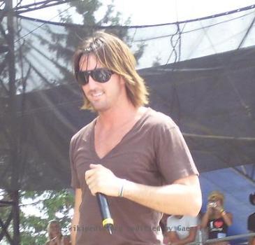 Jake Owen at Country Thunder USA 2007 in Twin Lakes, WI.