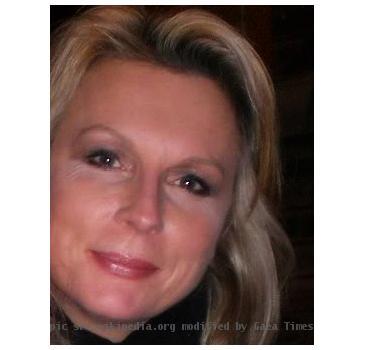 Jennifer Saunders at public event.