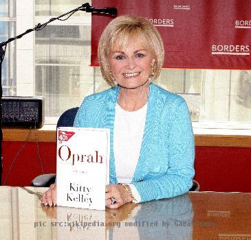 Author Kitty Kelley appears at Borders Books and Music in Chicago.