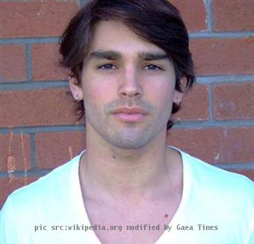 Justin Gaston head shot