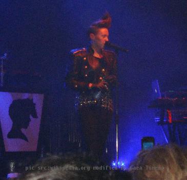 La Roux - Elly Jackson performing at The Warehouse Project in Manchester, November 2009