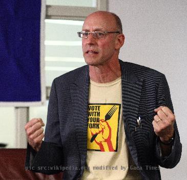 American science journalist and author Michael Pollan, speaking at a Yale University "Masters Tea"