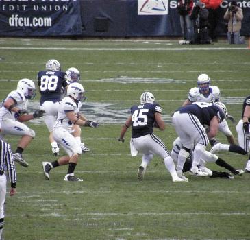 Harvey Unga Runs past the Air Force Defense in 2009.