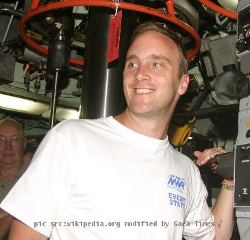 040702-N-5539C-001 Pearl Harbor, Hawaii (July 2, 2004) – Comedian/Actor Jay Mohr took time out of his busy schedule to visit with the Sailors aboard the Los Angeles class fast attack submarine USS Greeneville (SSN 772). U.S. Navy photo by Journalist 3rd