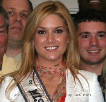 *Caption Tara Connor, Miss USA 2006, takes a moment to pose with members of the 913th Airlift Wing during her visit with the USO of Philadelphia and Southern New Jersey. Miss USA brought smiles to the faces of all those who met her.