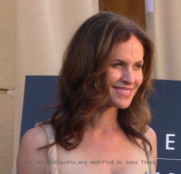 Actress Amy Brennneman