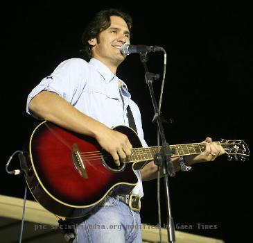 Joe Nichols.