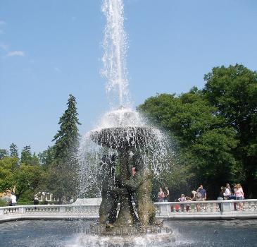 Bear fountain at the Detroit Zoo. June 2007