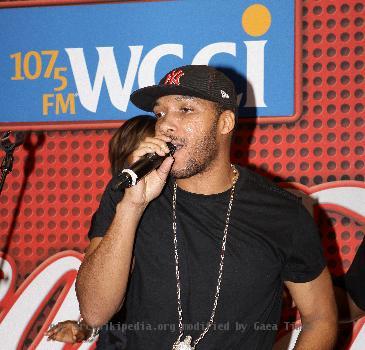 Lyfe Jennings peforms in the WGCI "Coca-Cola Lounge" in Chicago.