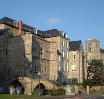 Mairie du Mans (ancien palais des comtes du Maine) et cathédrale Saint-Julien