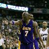 wLamar Odom playing with the wLos Angeles Lakers